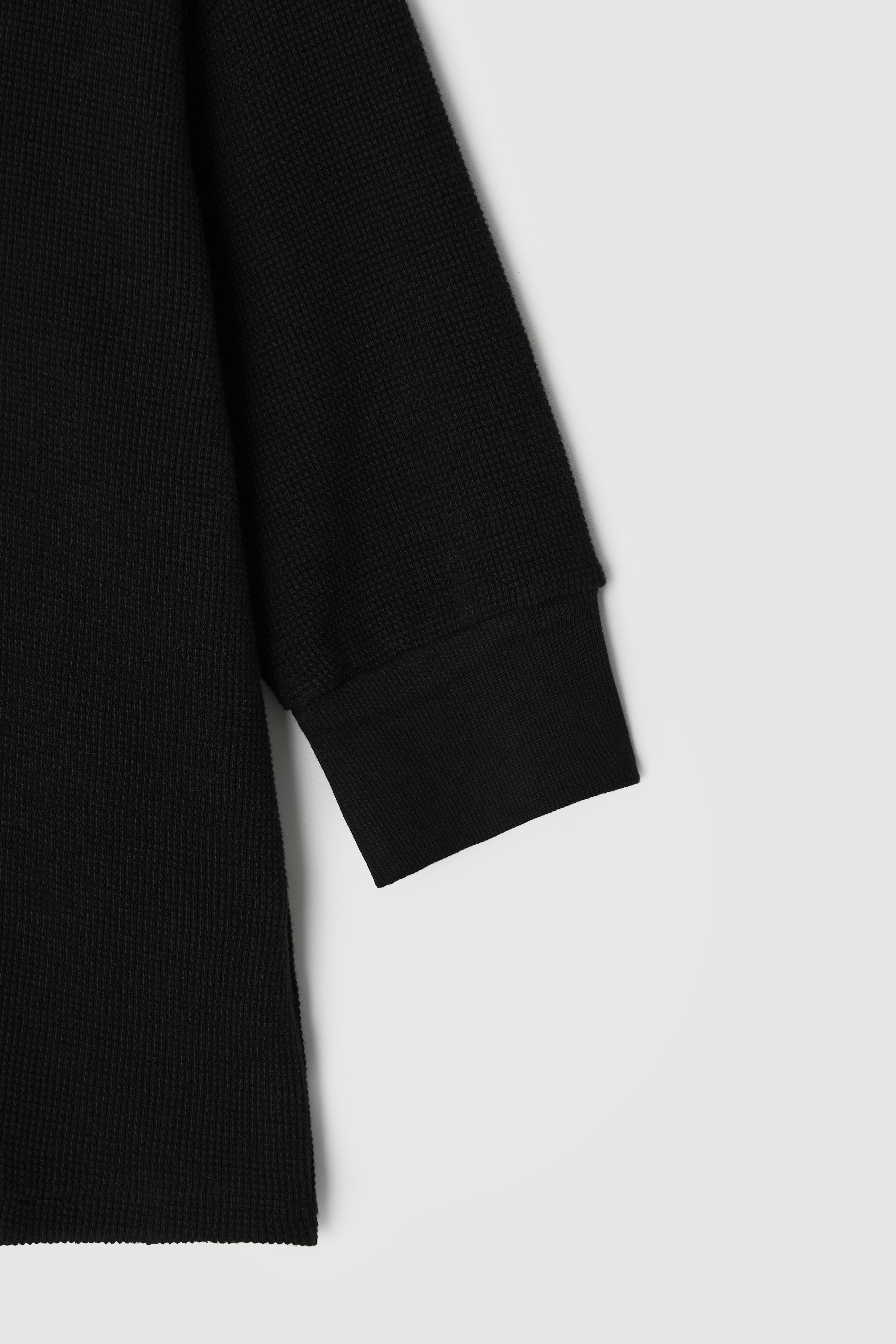 HENLEY NECK WAFFLE TEE - BLACK